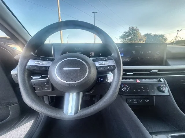 2025 Hyundai Sonata SEL - Photo 11