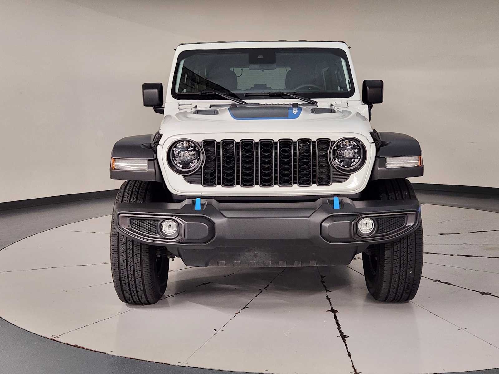 Used 2024 Bright White Clearcoat Jeep Rubicon image 9