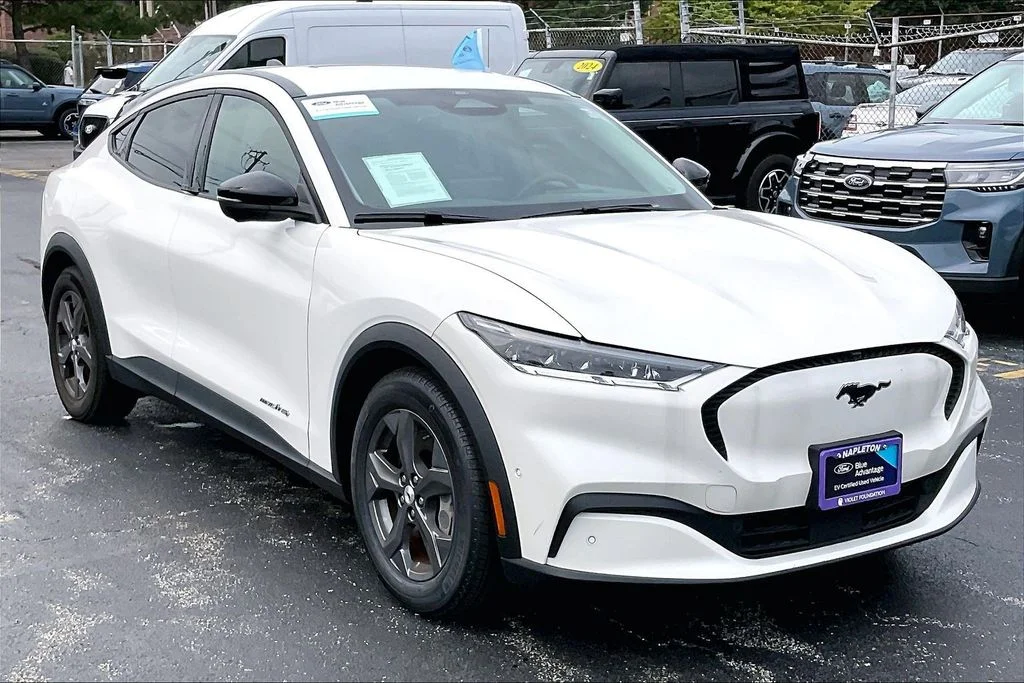 Used 2023 White Ford Select image 34