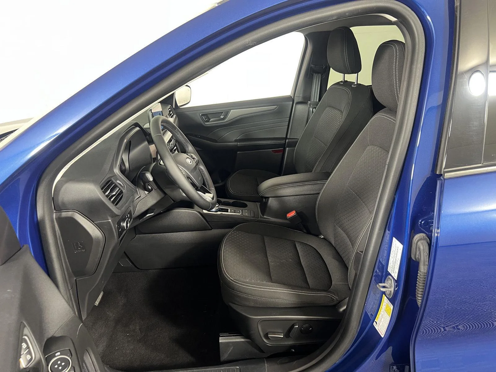 Used 2023 Atlas Blue Ford Active image 13