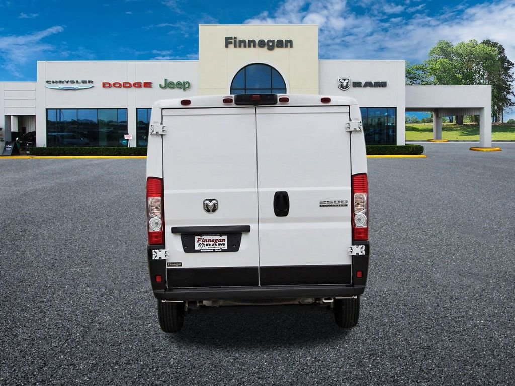 Used 2025 White Ram Base image 6