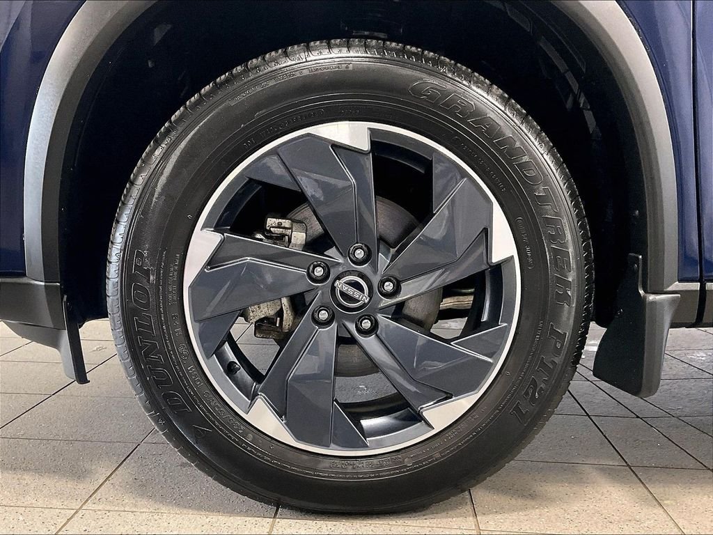 Used 2025 Blue Nissan SV image 7