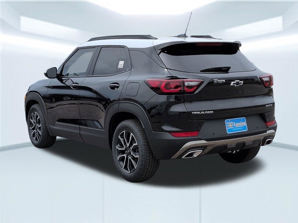 New 2026 Mosaic Black Metallic Chevrolet ACTIV image 4