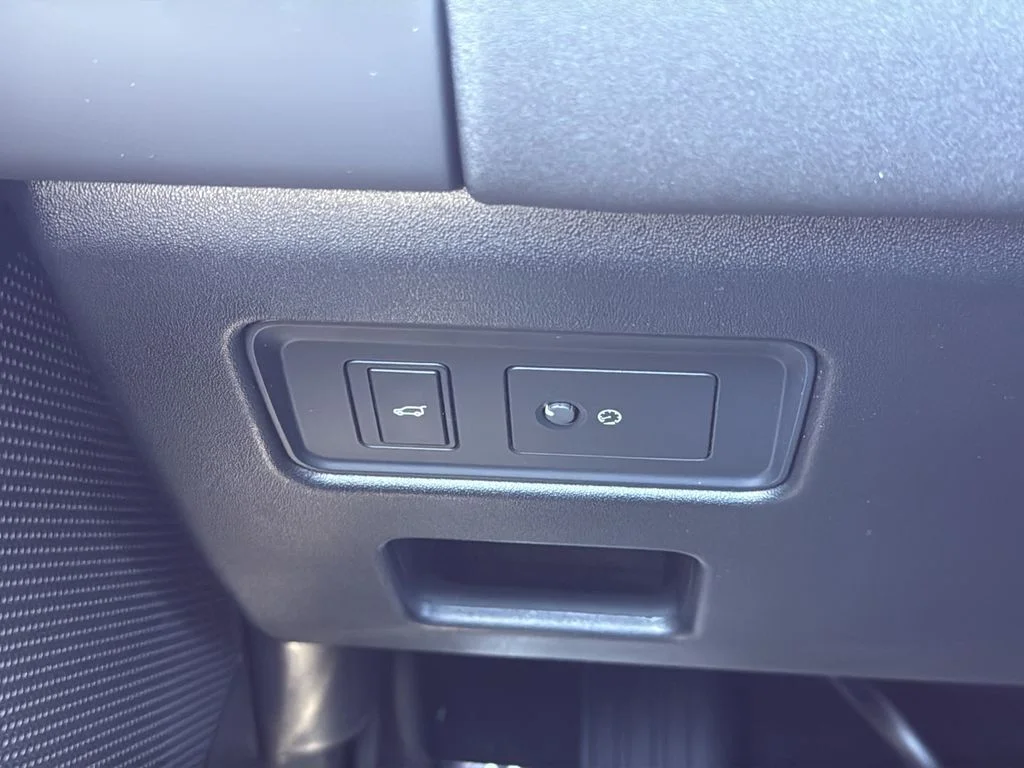 Used 2024  Land Rover S image 26
