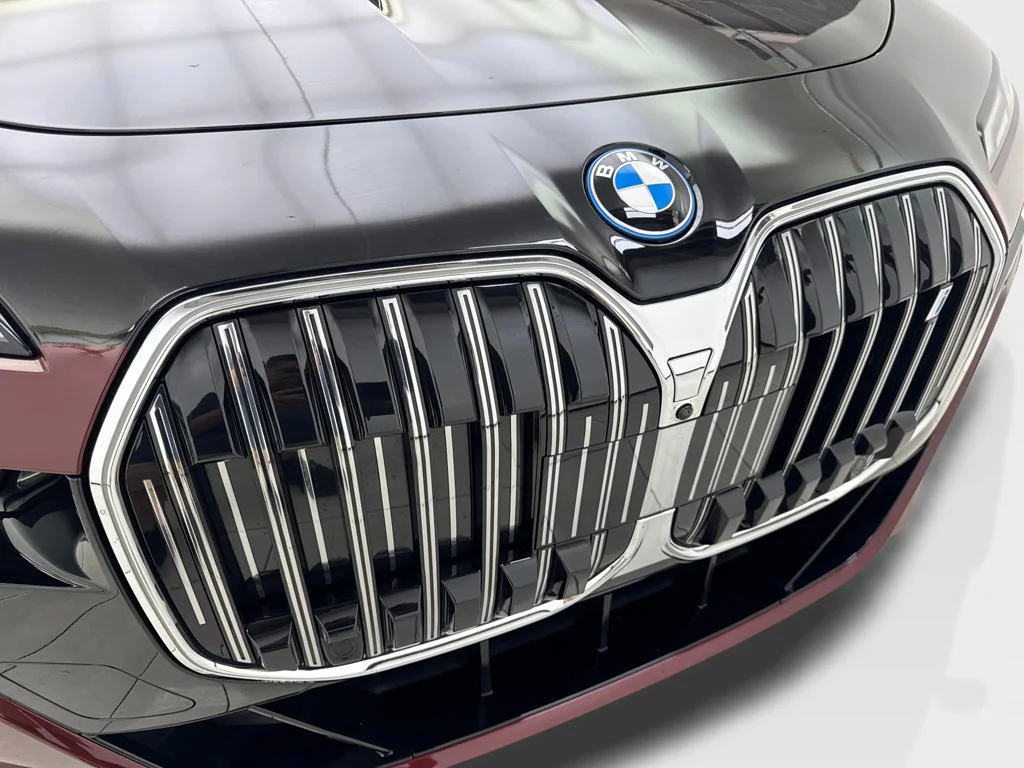 Used 2023 Red BMW xDrive60 image 26