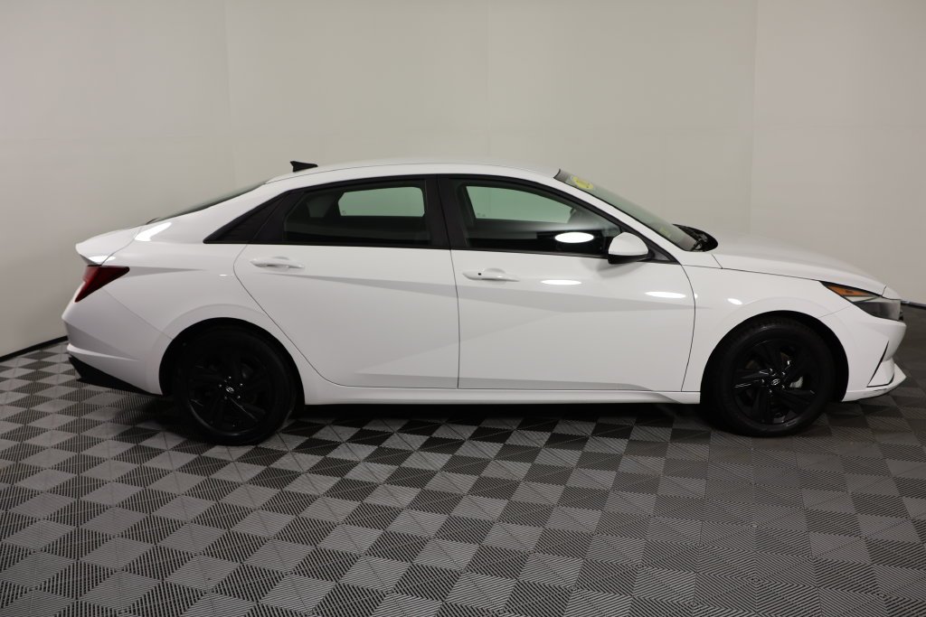 Used 2023 White Hyundai Blue image 9