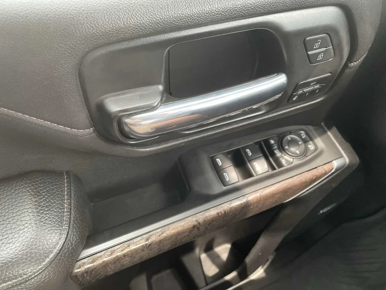 Used 2021 Onyx Black GMC Denali image 25