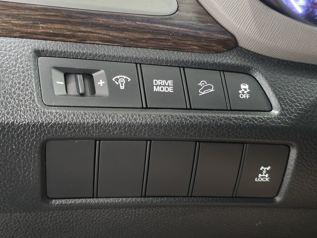 Used 2018 Silver Hyundai 2.4 Base image 23
