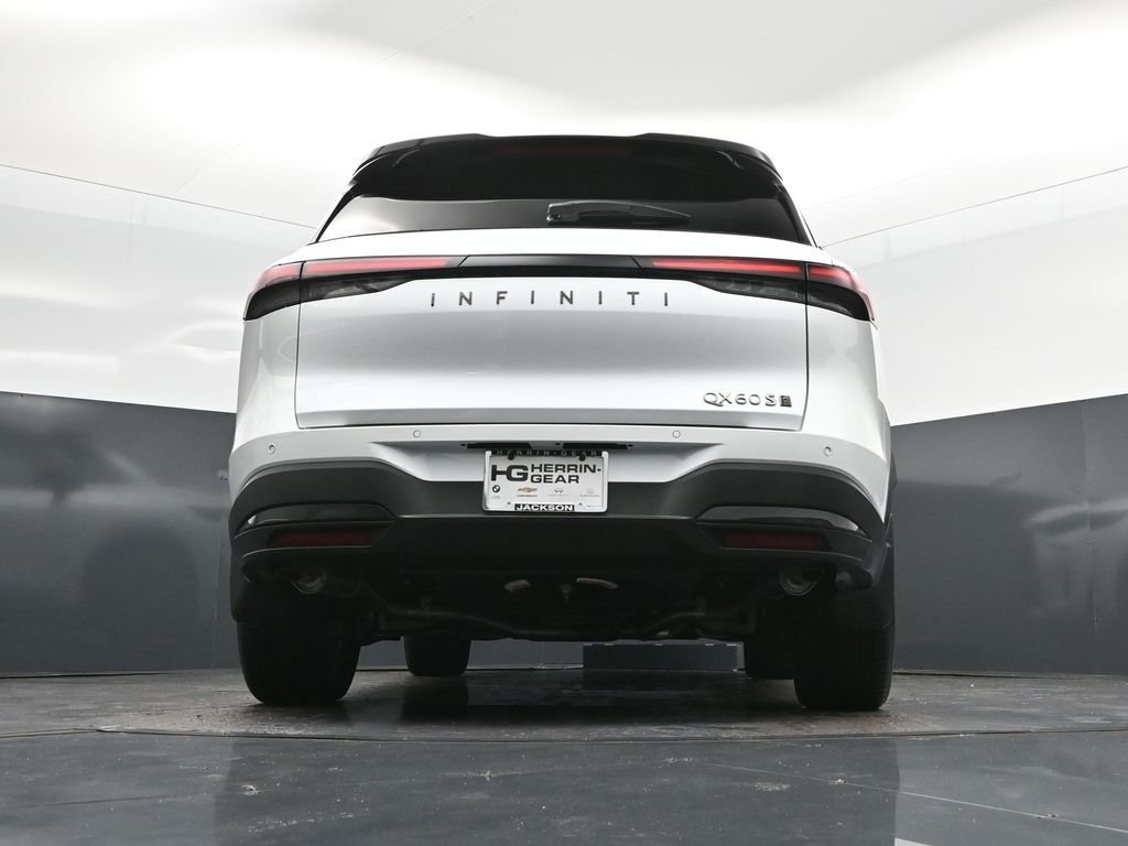 New 2027 2T RAD WHT INFINITI Sport AWD image 43