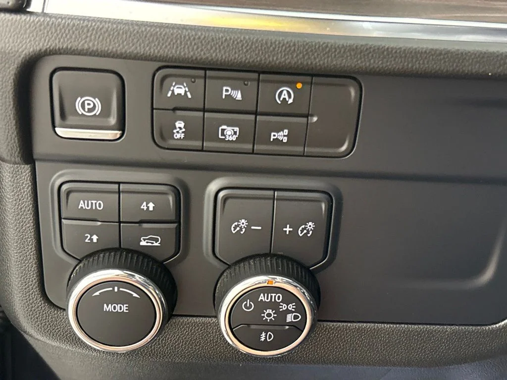 Used 2025 Gray Chevrolet Premier image 37
