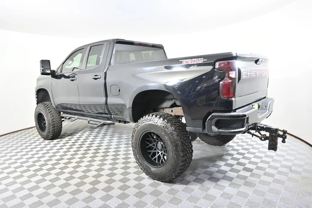 Used 2019 BLACK Chevrolet Custom Trail Boss image 4