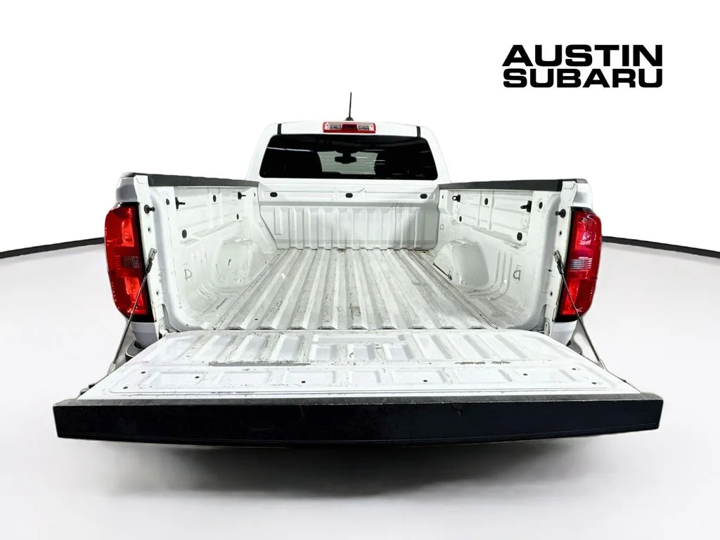 Used 2015 White Chevrolet Z71 image 31