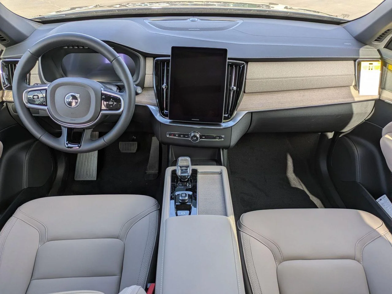 2026 Volvo XC90 Plus - Photo 11
