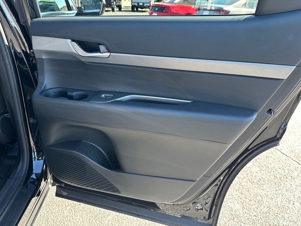 Used 2025 Black Hyundai SE image 16