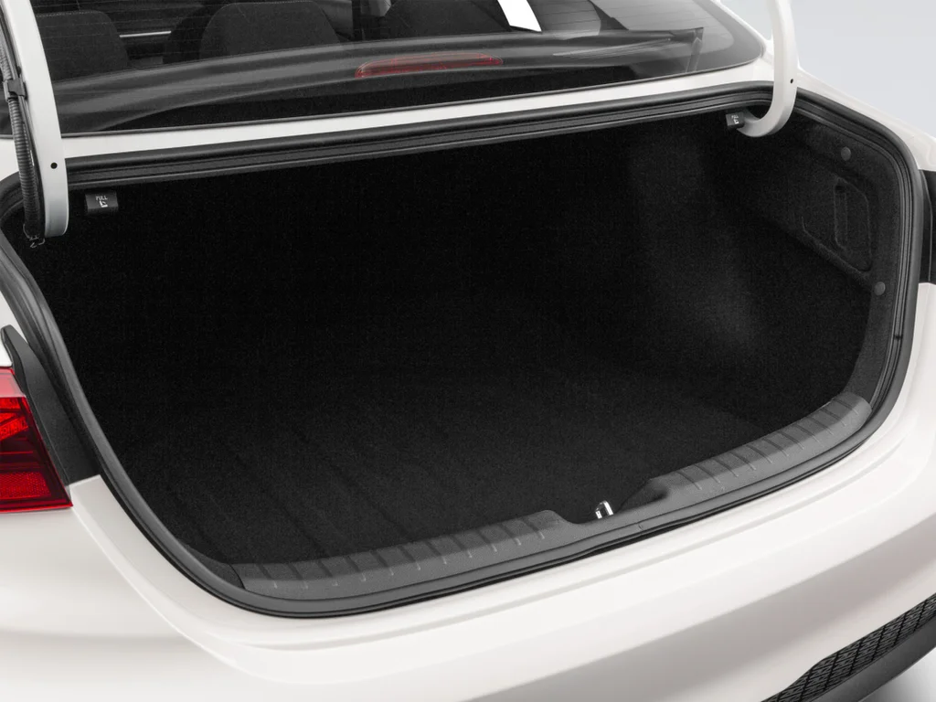 Used 2023 White Kia GT image 18