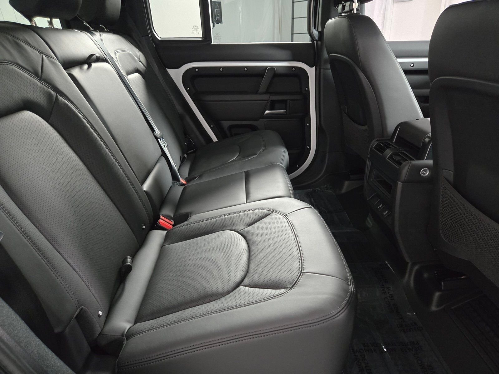 New 2026 Fuji White LAND ROVER X-Dynamic SE image 18