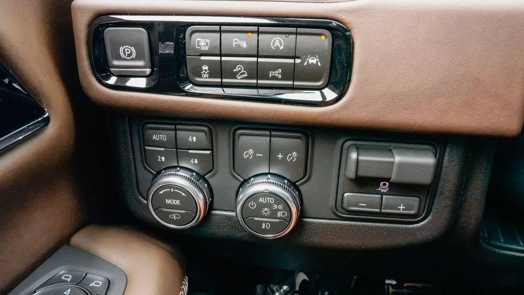 2026 GMC Yukon Denali Ultimate - Photo 18