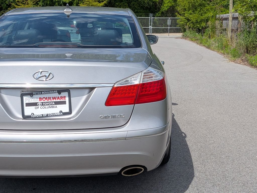 Used 2010 Gray Hyundai 3.8 image 7