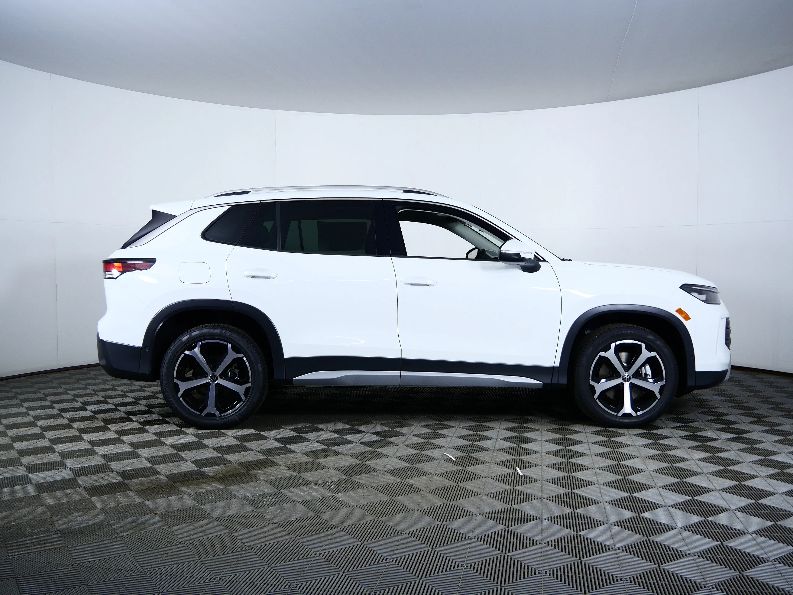 New 2026 Pure White Volkswagen SE image 8
