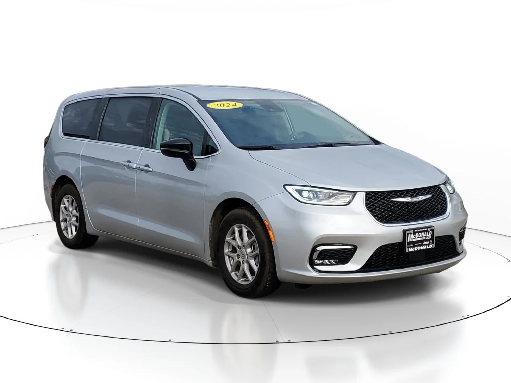 Used 2024 Silver Chrysler Touring L image 2