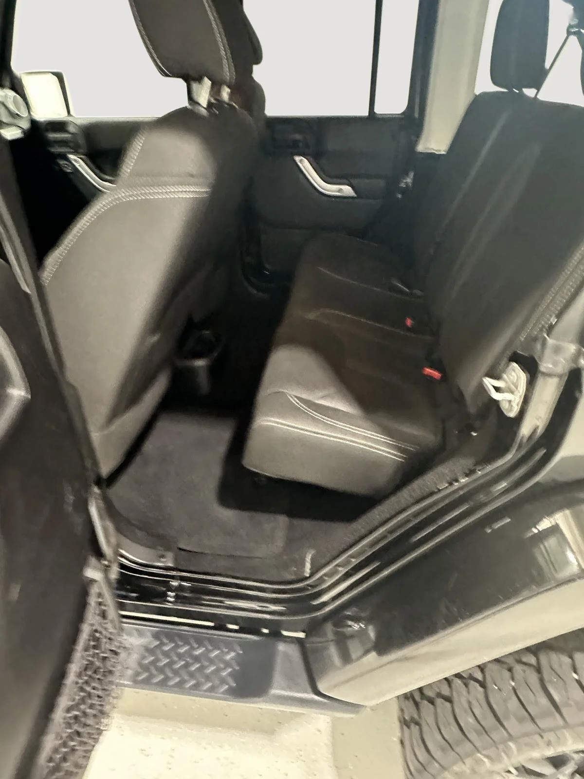 Used 2015 Black Jeep Sahara image 17