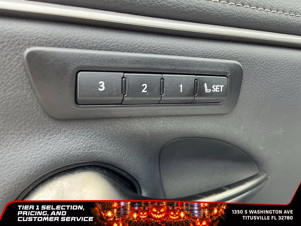 Used 2024 White Lexus 350 image 25