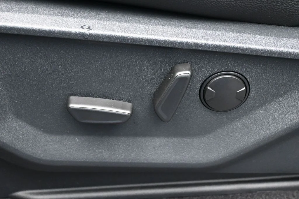 New 2026 Carbonized Gray Metallic Ford XLT image 10