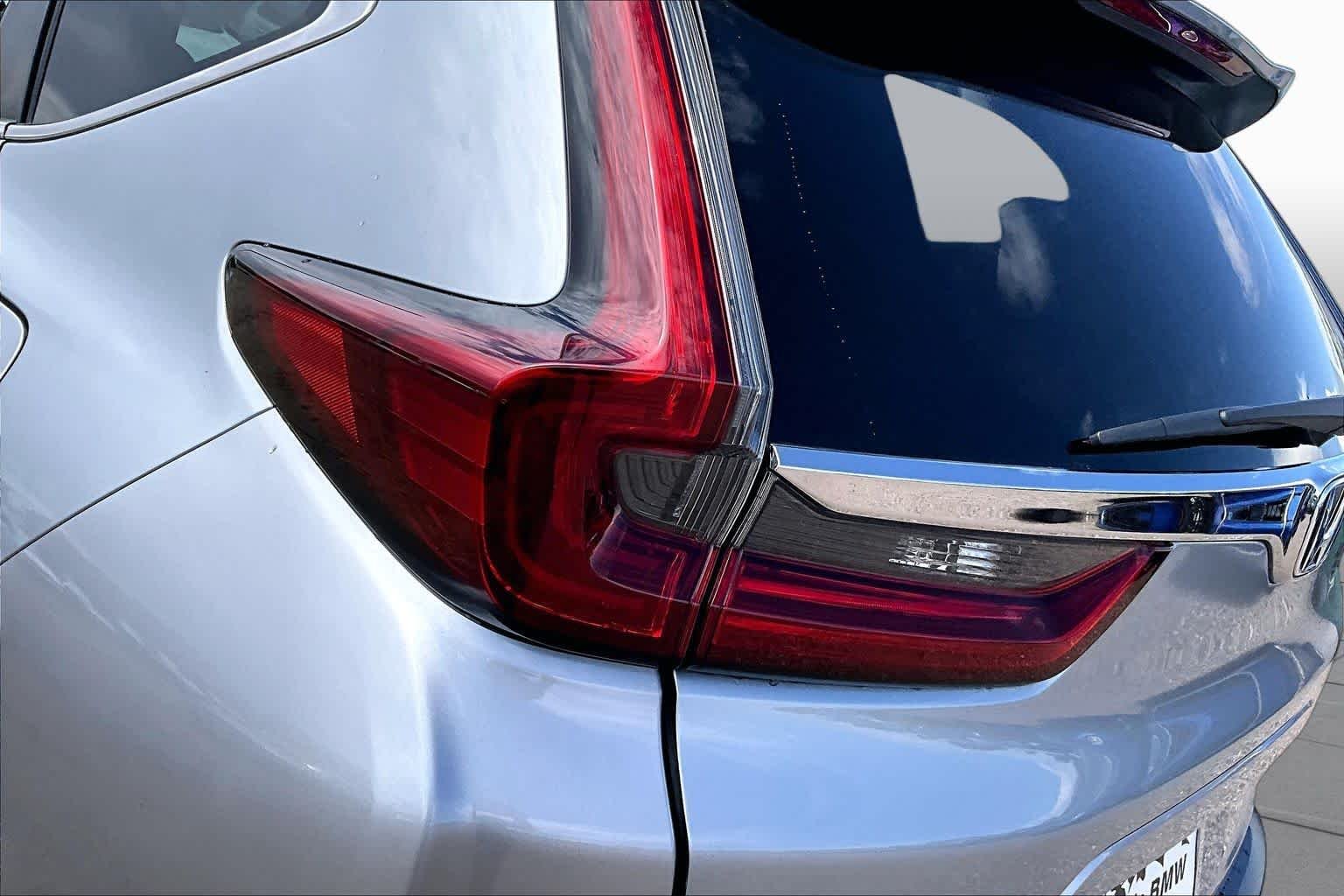 Used 2020 Lunar Silver Metallic Honda Touring image 25