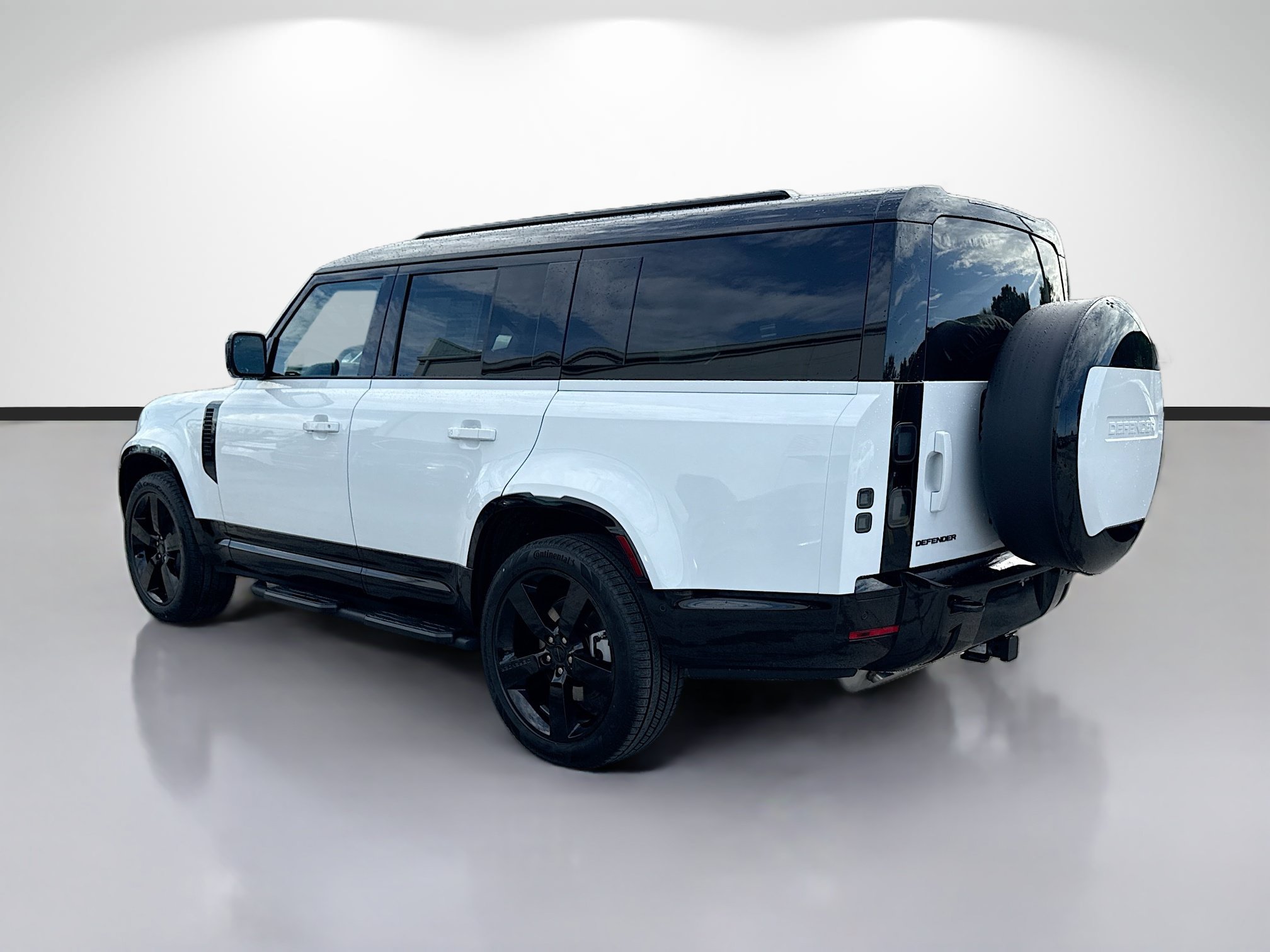 New 2026 Fuji White Land Rover X-Dynamic SE image 3