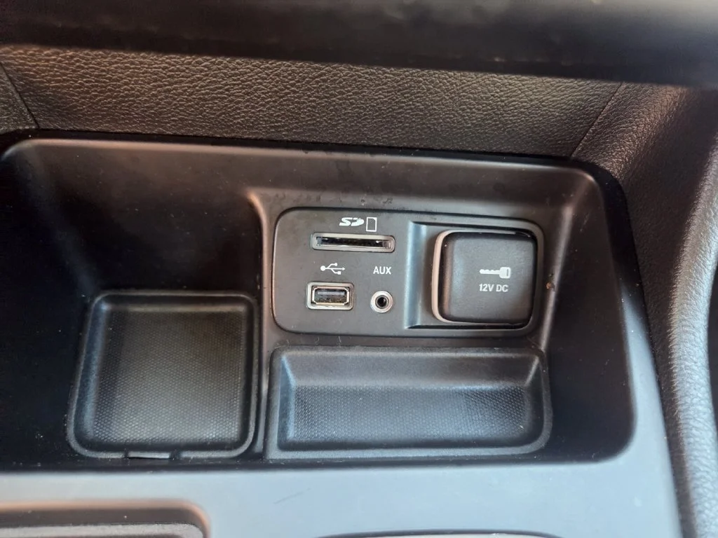 Used 2018 Gray Jeep Latitude image 17