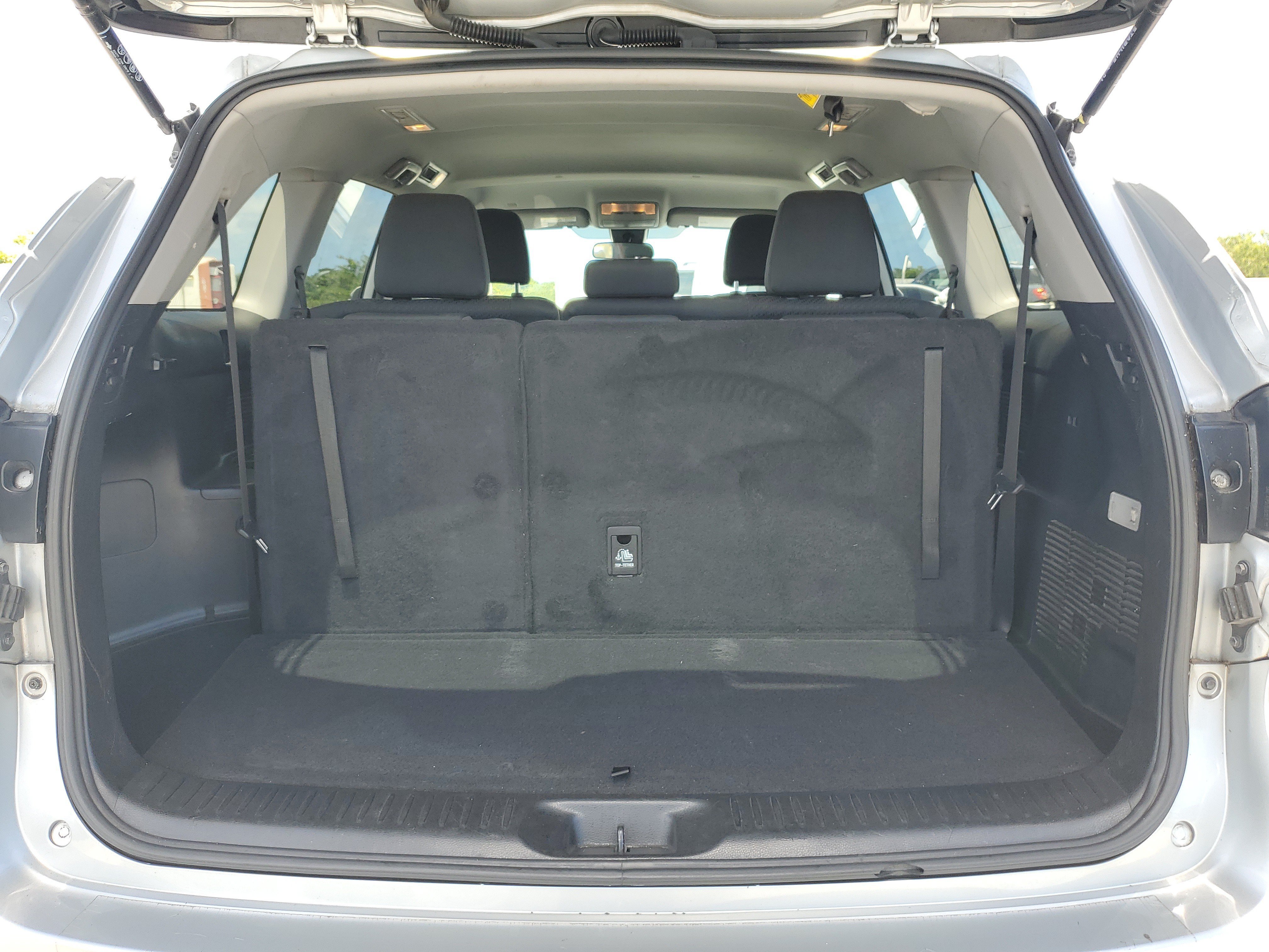 Used 2019 Celestial Silver Metallic Toyota LE image 9