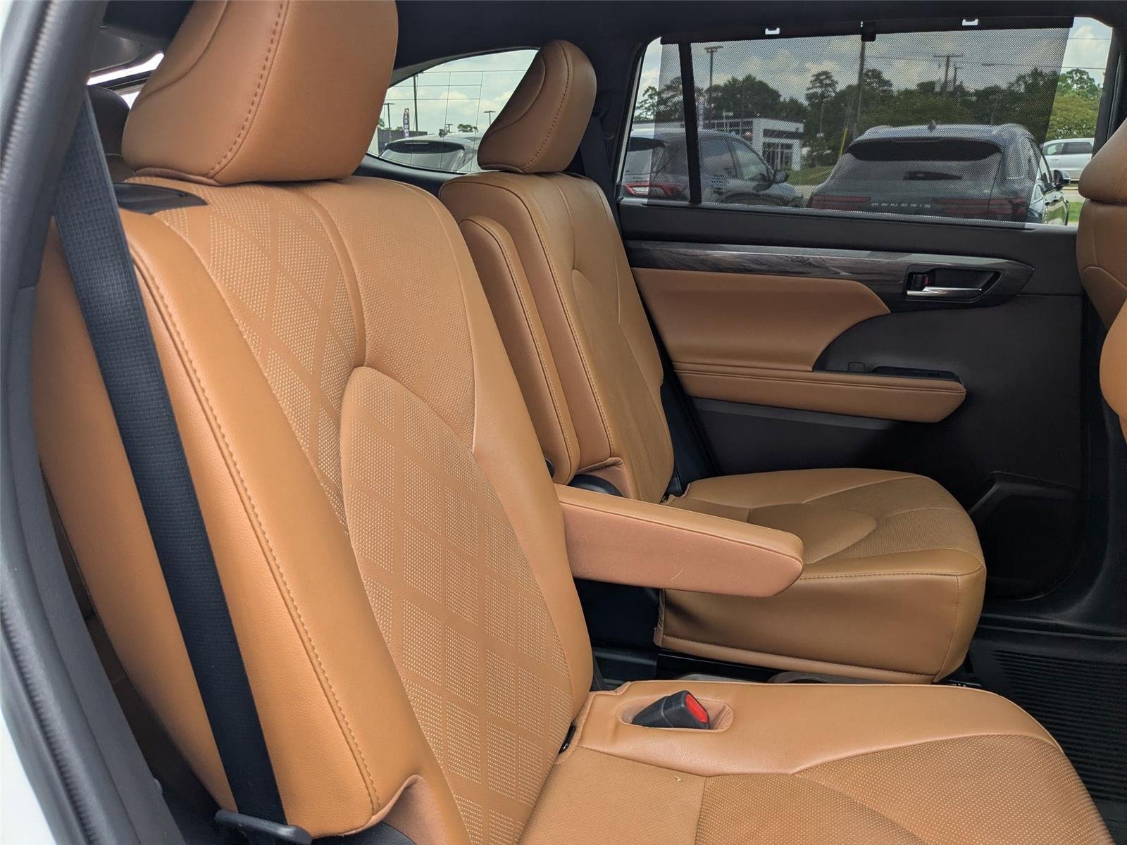 Used 2022 Wind Chill Pearl Toyota Platinum image 30