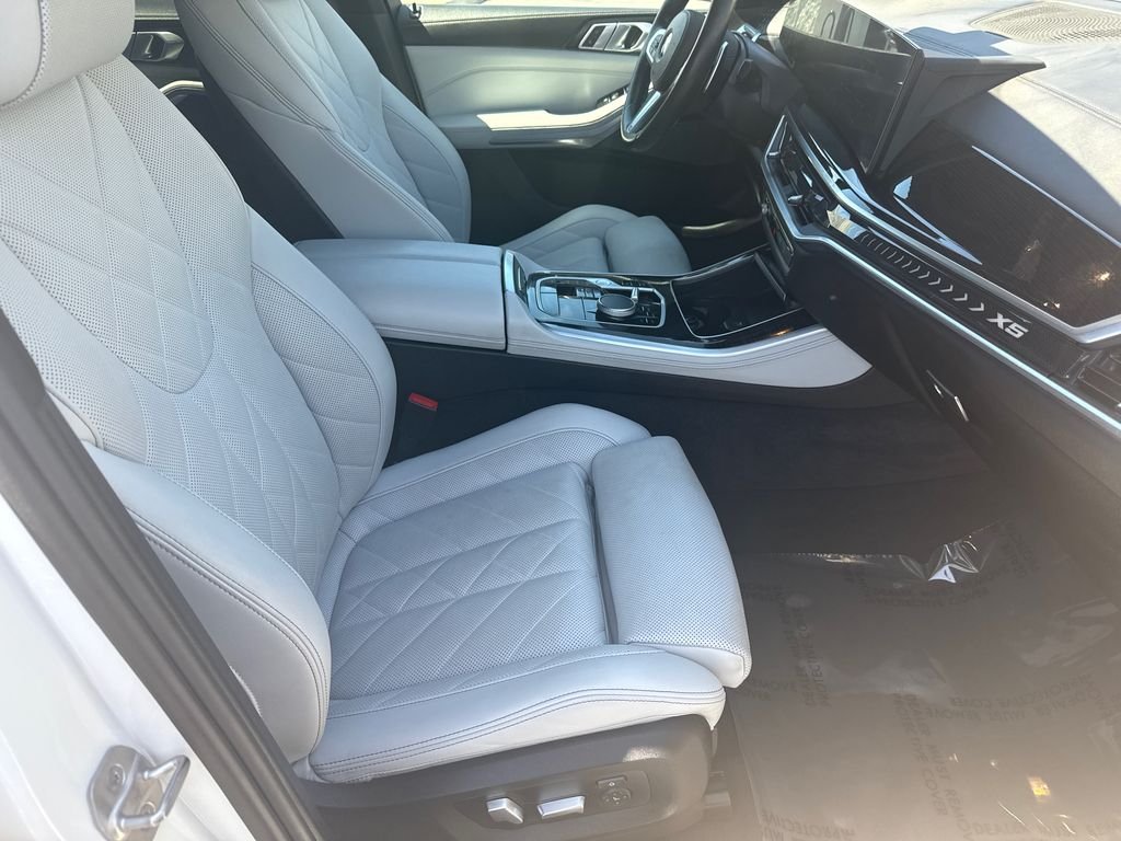 Used 2024 White BMW sDrive40i image 13