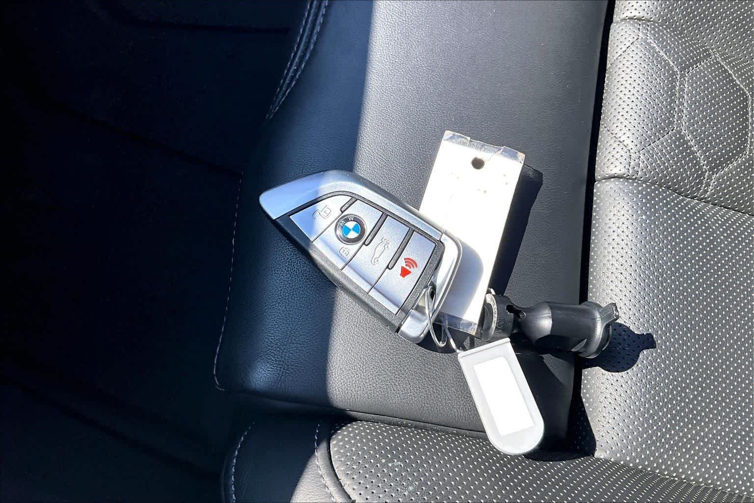 Used 2022 Alpine White BMW  image 13
