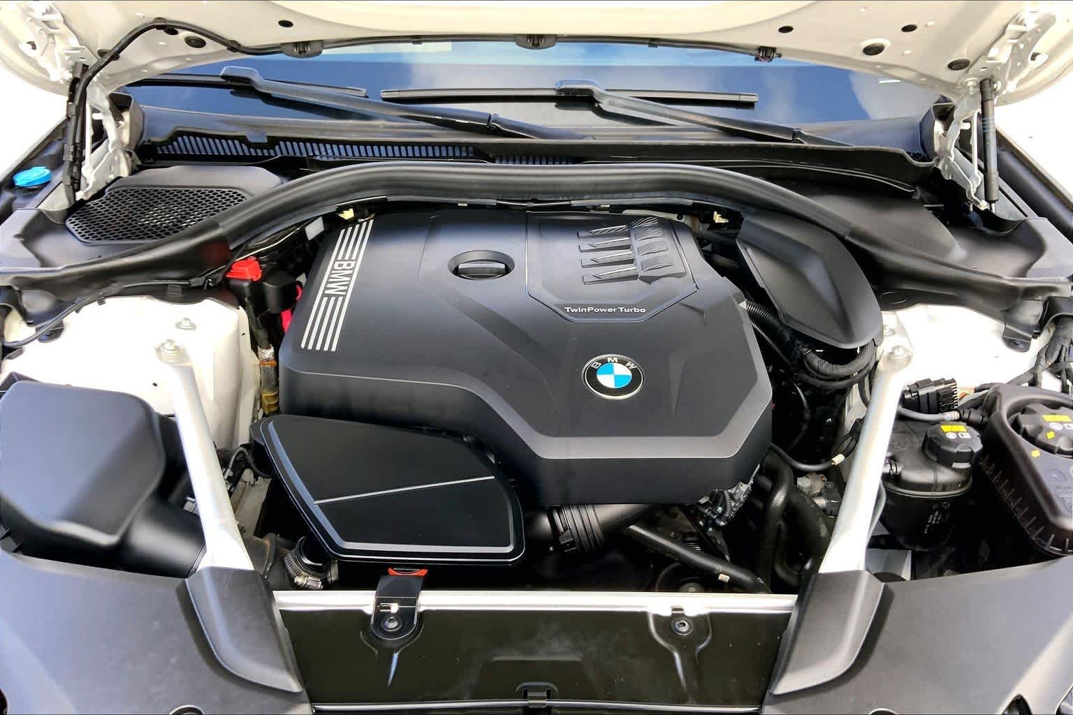 Used 2022 Alpine White BMW 530i xDrive image 32