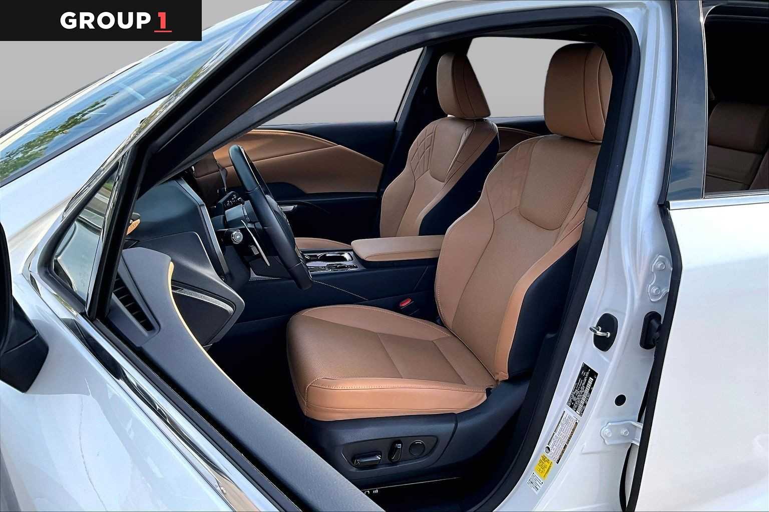 Used 2026 Eminent White Pearl Lexus Premium image 7