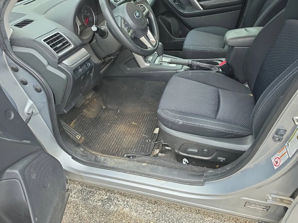 Used 2017 Silver Subaru 2.5i Premium image 13