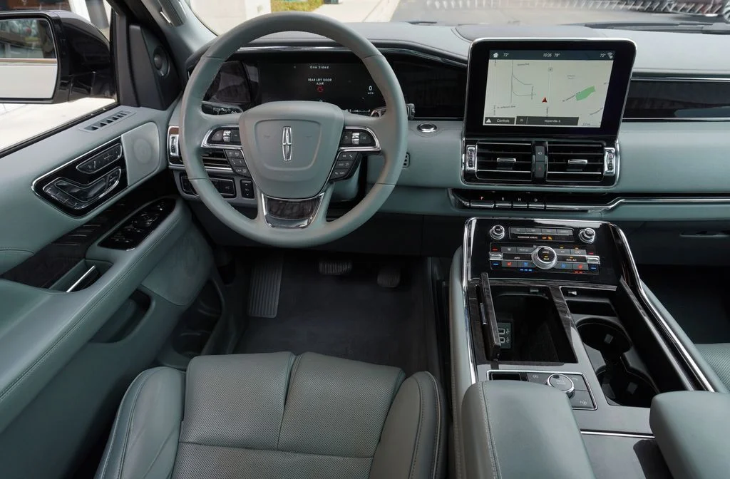 Used 2018 White Lincoln Reserve image 13