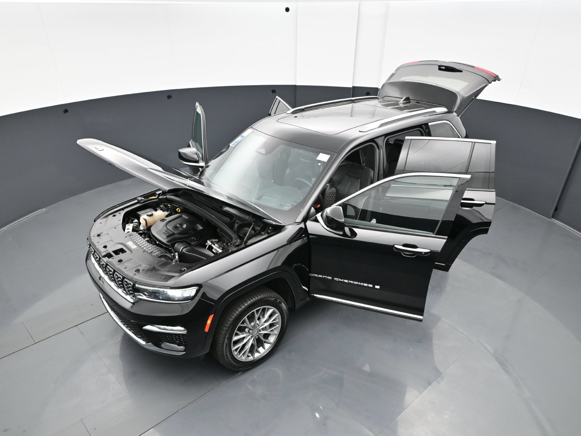 Used 2023 Diamond Black Crystal Pearlcoat Jeep Summit image 44