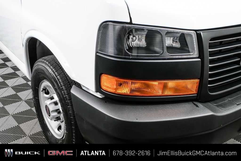 New 2025 Summit White GMC Work Van image 29