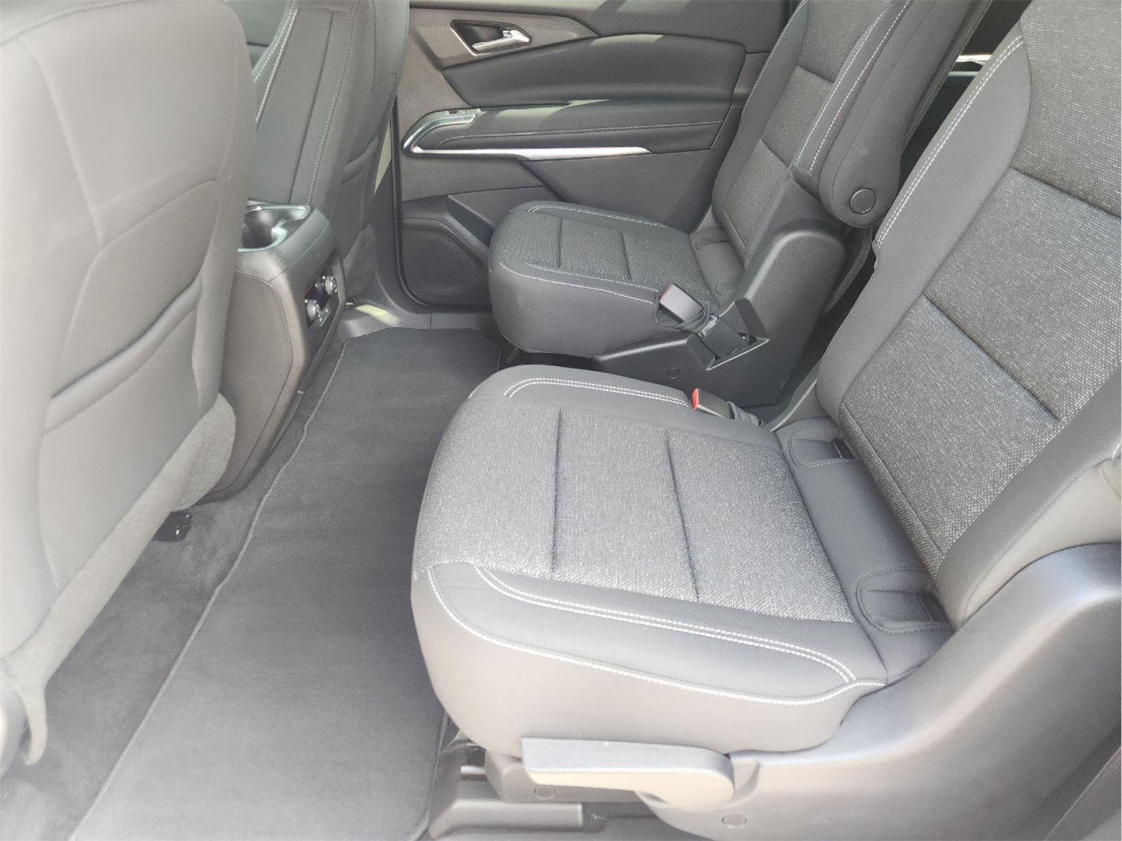 2025 Chevrolet Traverse LT - Photo 31