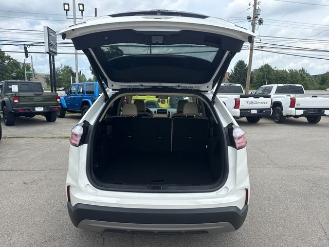 Used 2023 White Ford SEL image 9