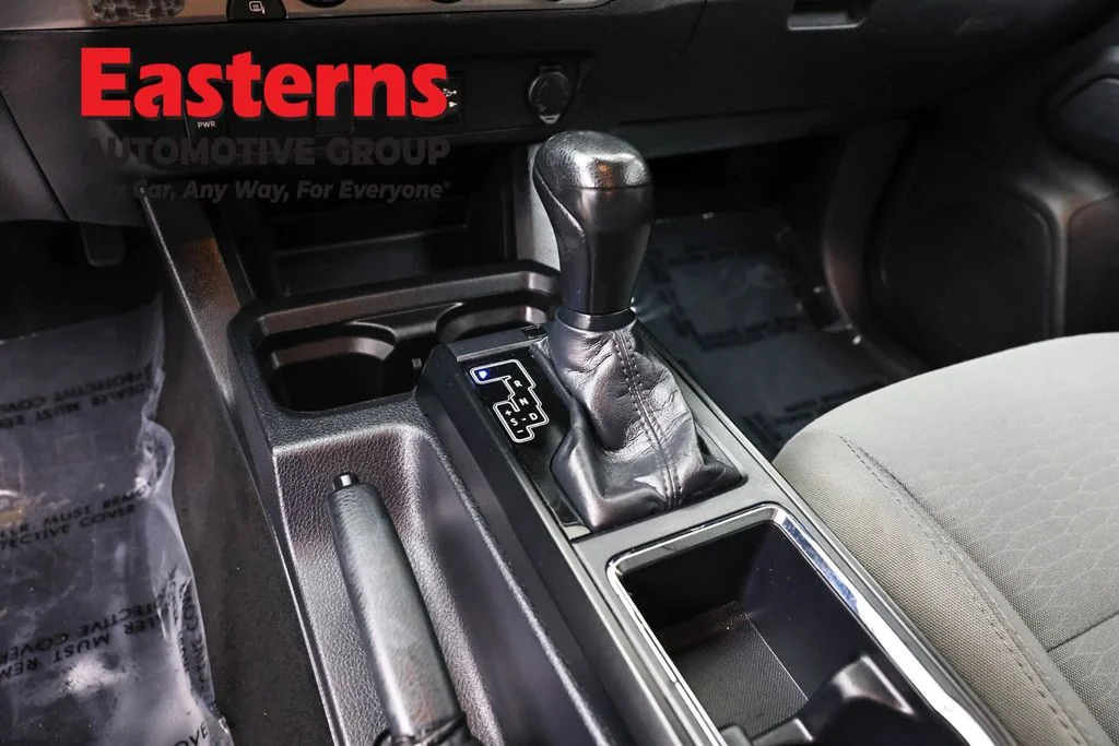 Used 2018 White Toyota SR image 12