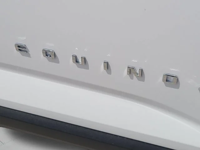 New 2027 Summit White Chevrolet LT image 34