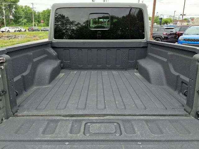 Used 2022 Gray Jeep Overland image 28