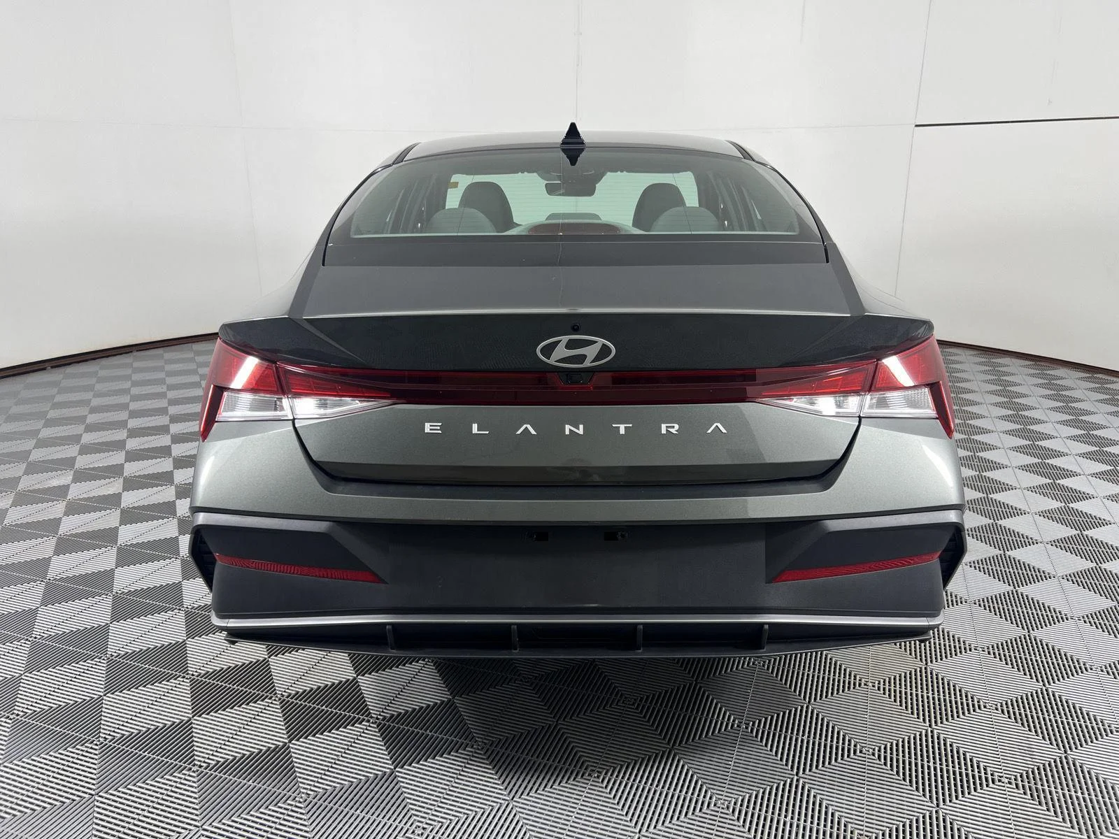 Used 2024 Amazon Gray Hyundai SEL image 9