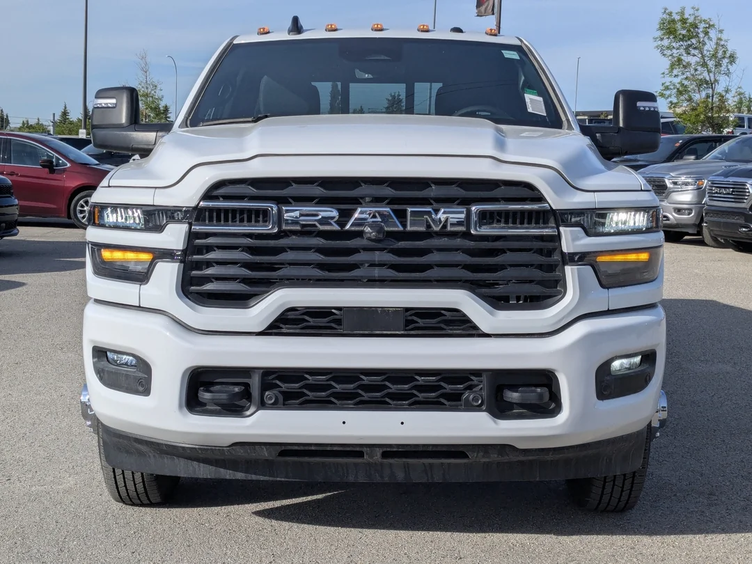 New 2026 White RAM Big Horn - - 6.7L HO Diesel - Max Tow Pkg w/ 5th Wheel Prep - Level 2 Plus Pkg w/ 12 Nav & More! image 3