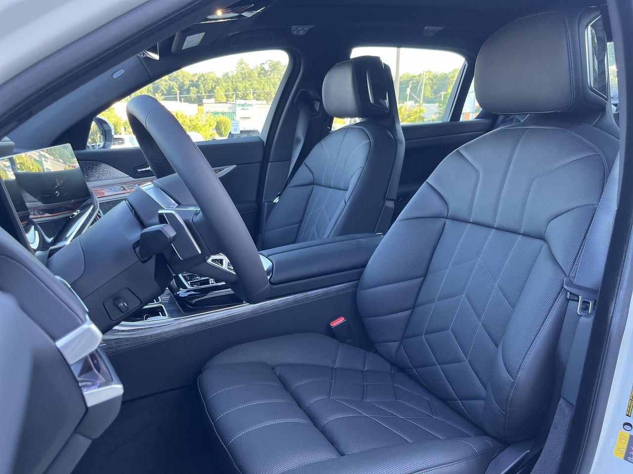 2025 BMW i7 50 - Photo 14
