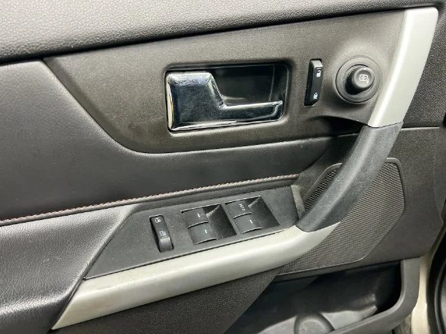 Used 2013 Gray Ford SEL image 18