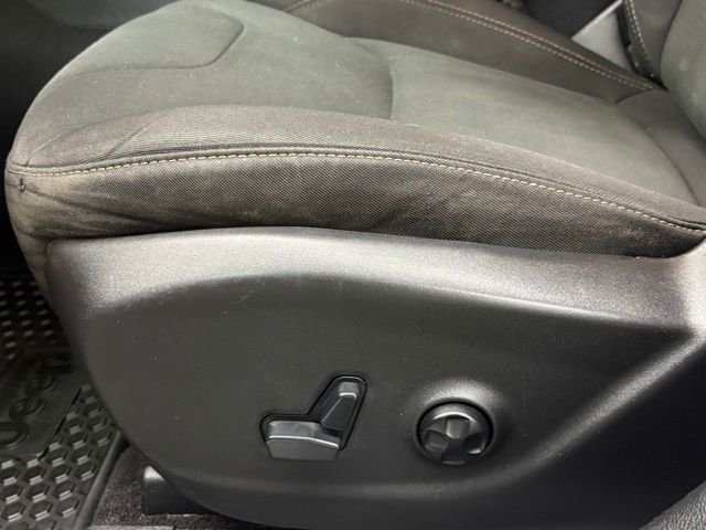 Used 2016 Silver Jeep Latitude image 13